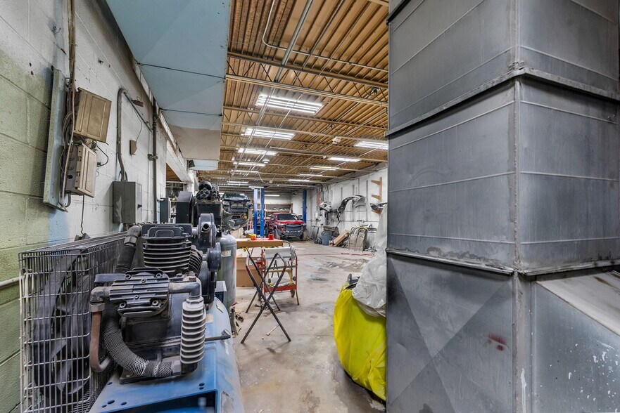 More Photos Of 29300 Goddard Rd, Romulus Manufacturing For Sale