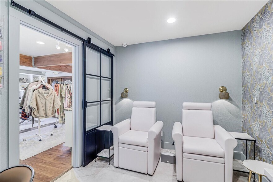 More Photos Of 121 Cut Off Rd, Port Aransas Office For Sale