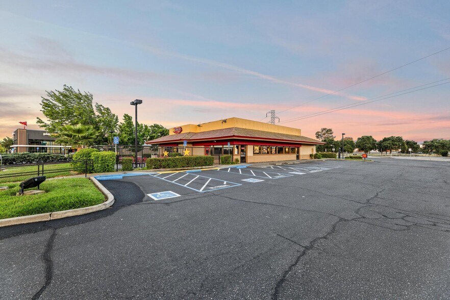 More Photos Of 4400 Central Pl, Fairfield Fast Food For Sale