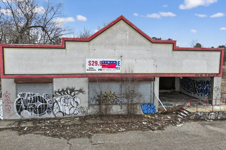 More Photos Of 2913 S Dort Hwy, Flint Freestanding For Sale