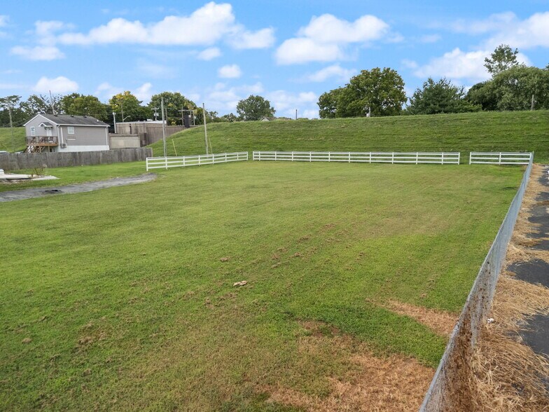 More Photos Of 1021 E Market St, Jeffersonville Land For Sale