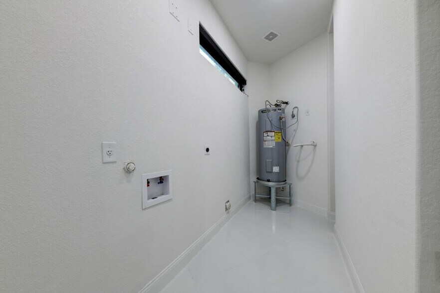 More Photos Of 727 E Park Ave, San Antonio Specialty For Sale