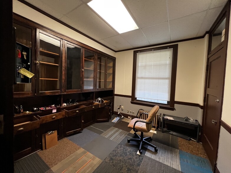 More Photos Of 1949 W 48th St, Chicago Religious Facility For Sale