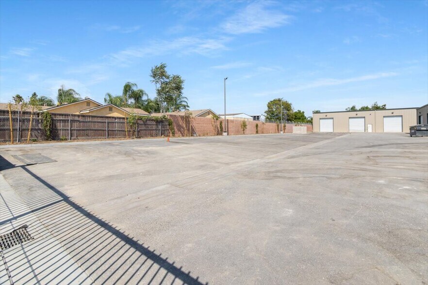 More Photos Of 11185 Roswell Ave, Pomona Warehouse For Lease