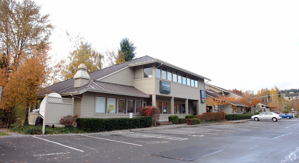 More Photos Of 375 NW Gilman Blvd, Issaquah Storefront Retail Office For Lease
