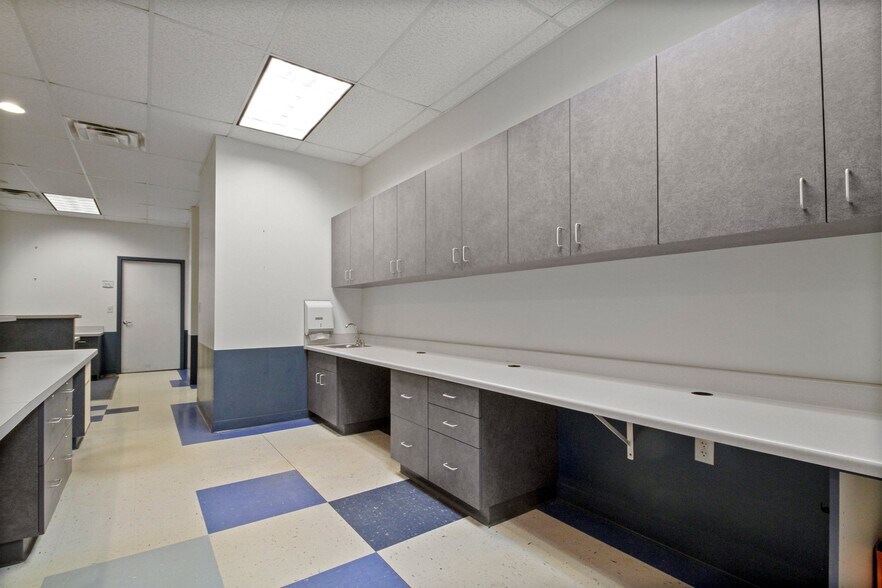 More Photos Of 3100 Independence Sq, West Plains Medical For Lease