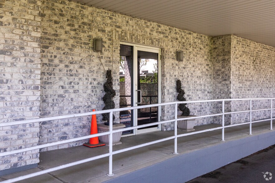 More Photos Of 4830 Arthur Kill Rd, Staten Island Office For Lease