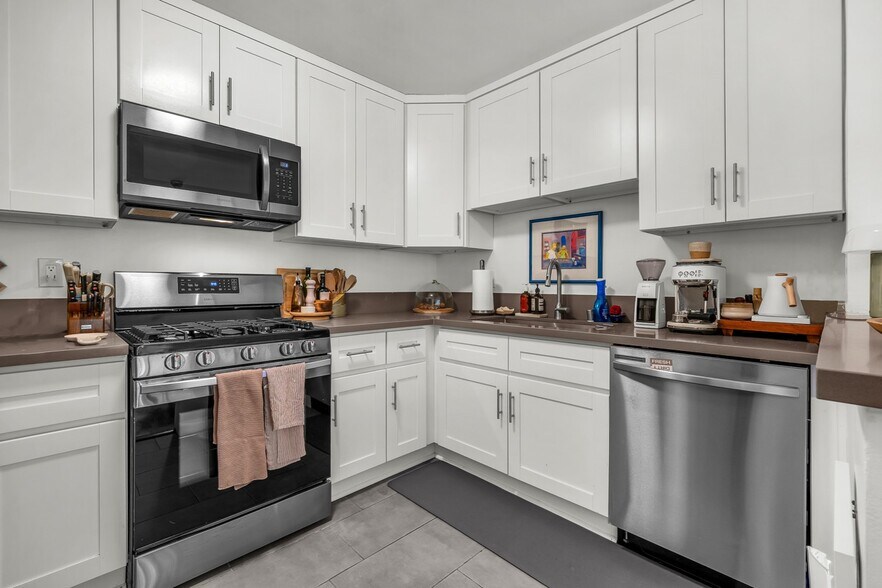 More Photos Of 1630 Hilts Ave, Los Angeles Apartments For Sale