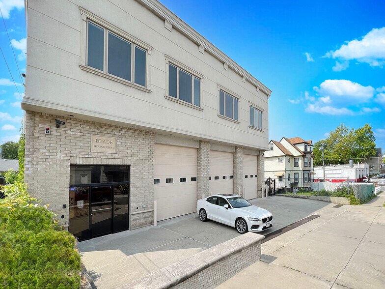 More Photos Of 188 Van Buren St, Staten Island Warehouse For Sale