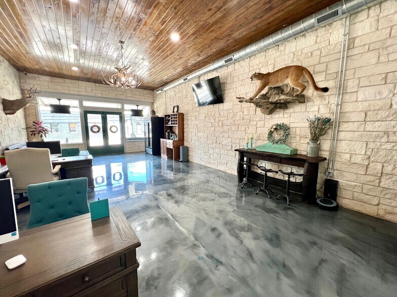 More Photos Of 104 E Main St, Johnson City Loft Creative Space For Lease