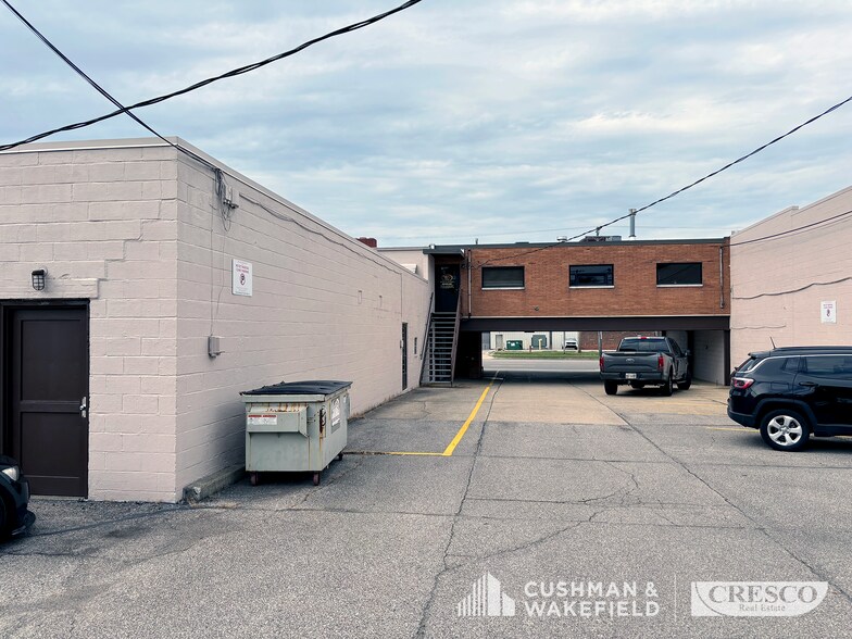 More Photos Of 4515-4523 Brookpark Rd, Parma Warehouse For Lease