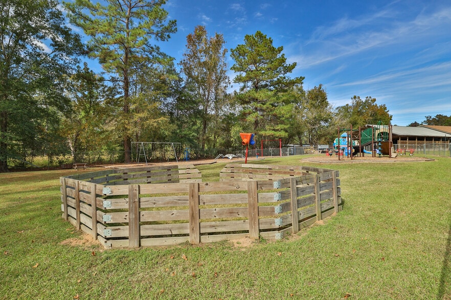 More Photos Of 6035 TX-105, Conroe Daycare Center For Sale