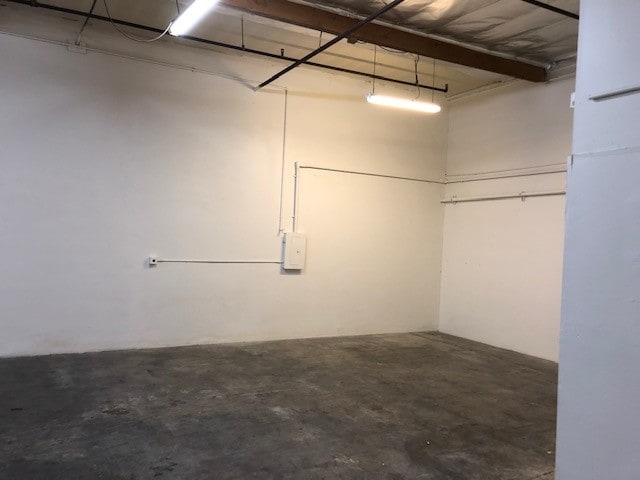More Photos Of 230 E Dyer Rd, Santa Ana Manufacturing For Lease