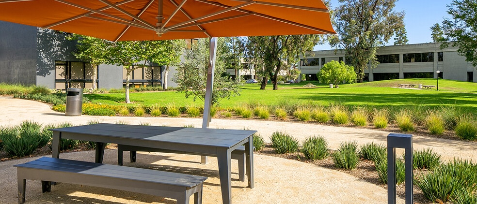 More Photos Of 18008 Skypark Cir, Irvine Loft Creative Space For Lease