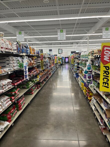 More Photos Of 122 N Main St, Monticello General Retail For Sale