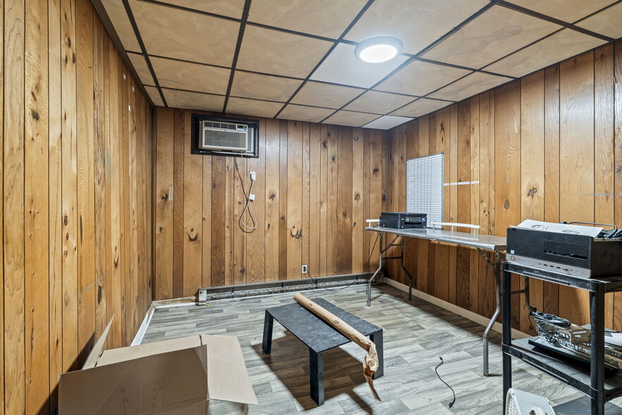 More Photos Of 1400 Remington St, Chester Warehouse For Lease
