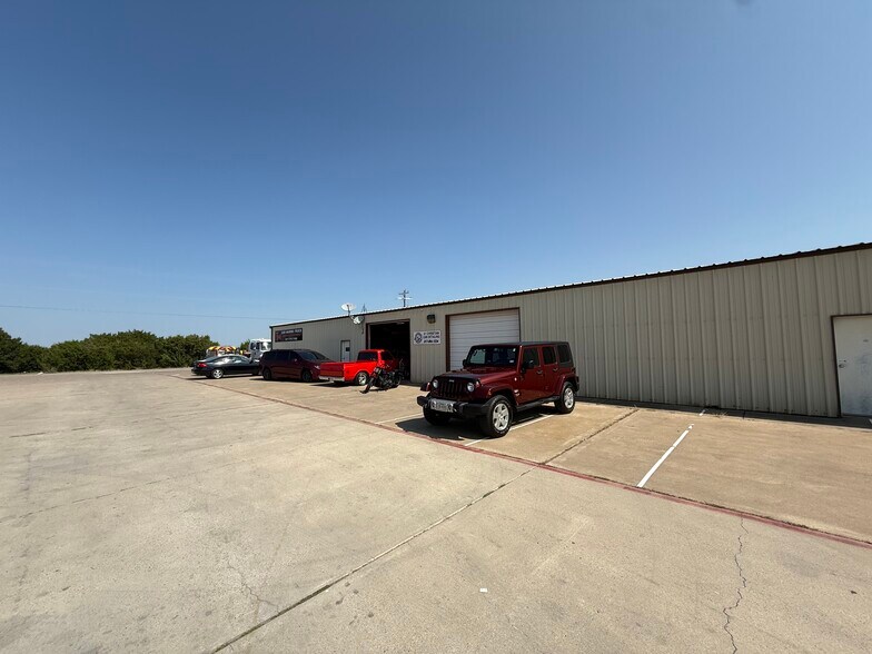 More Photos Of 5435 Old Granbury Rd, Granbury Unknown For Lease