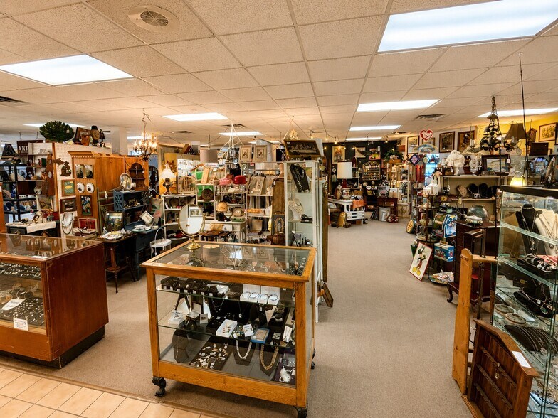 More Photos Of 5600 N US-31, Williamsburg Storefront For Sale