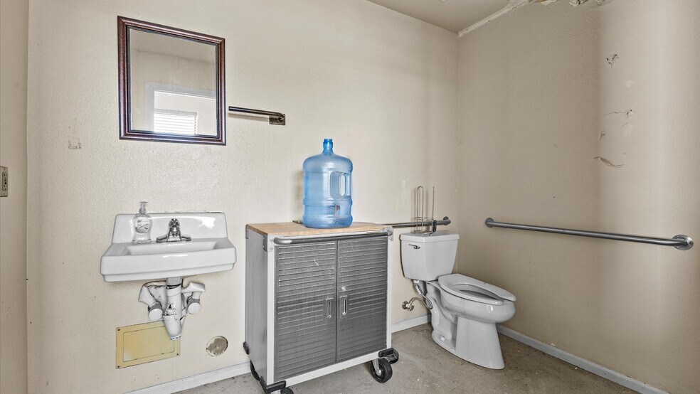 More Photos Of 1760 Gunnison Ave, Delta Warehouse For Sale