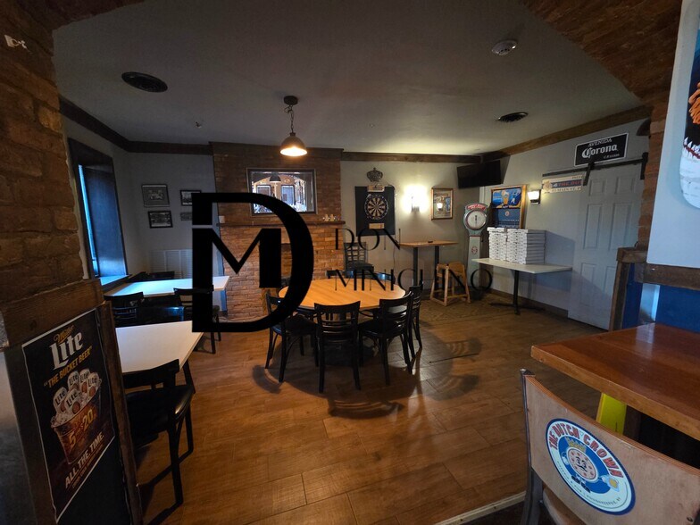 More Photos Of 85 Main St, Poughkeepsie Bar For Sale