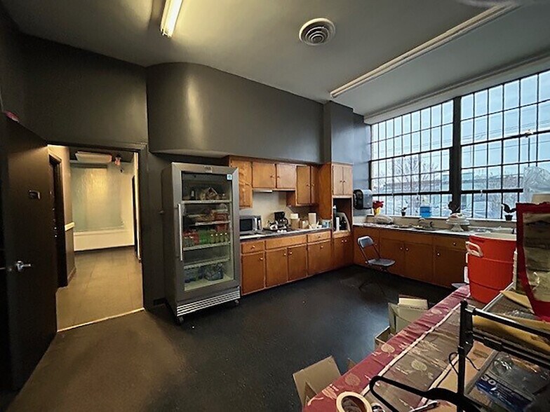 More Photos Of 211 W 24th St, Norfolk Warehouse For Lease