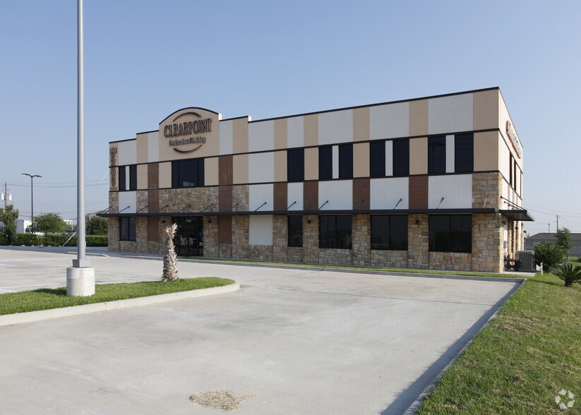 More Photos Of 11450 Space Center Blvd, Houston Medical For Sale