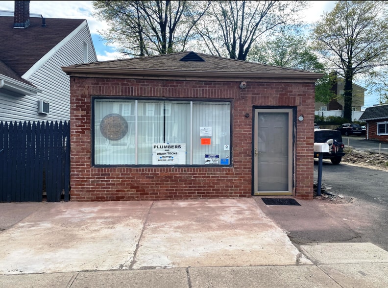 Primary Photo Of 305 Amboy Ave, Woodbridge Storefront For Sale