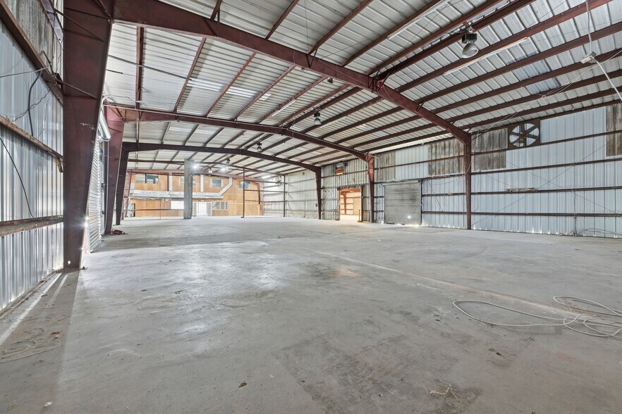 More Photos Of 619 Cassat Ave, Jacksonville Warehouse For Lease