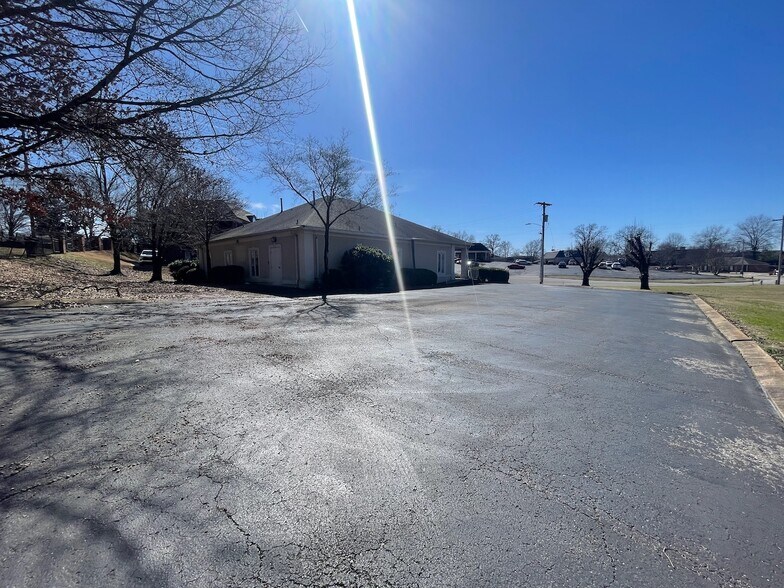 More Photos Of 78 Lynoak Cv, Jackson Medical For Sale