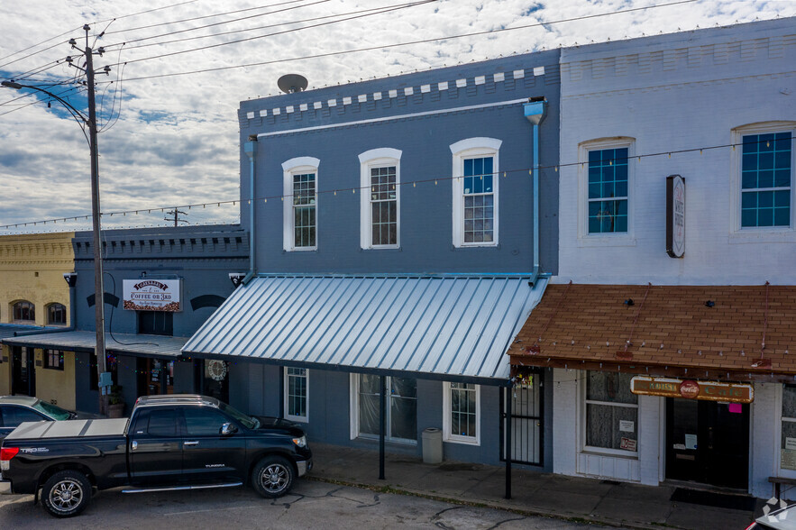 Primary Photo Of 1311 3rd St, Floresville Loft Creative Space For Sale