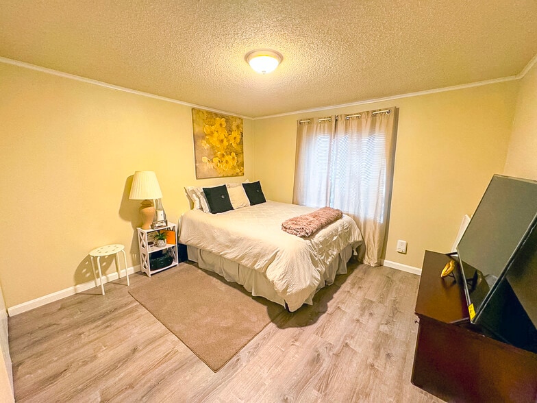 More Photos Of 8103 Glen Hollow Dr, Glen Burnie Apartments For Sale