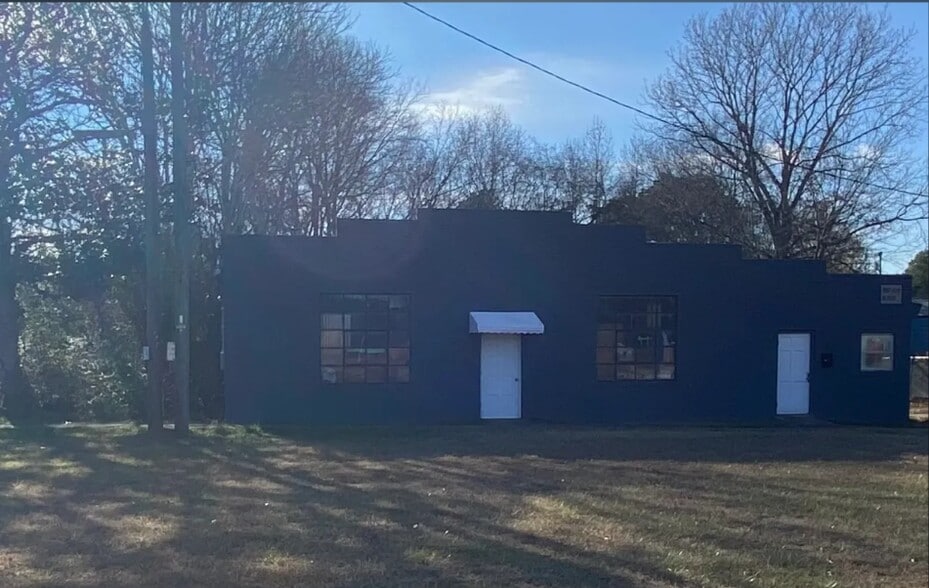 Primary Photo Of 507 Kings Mountain Street, York Auto Repair For Sale