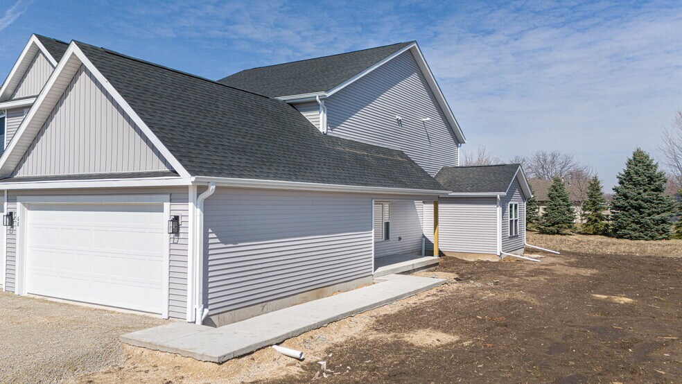 More Photos Of 68 E Ash Ln, Milton Multifamily For Sale