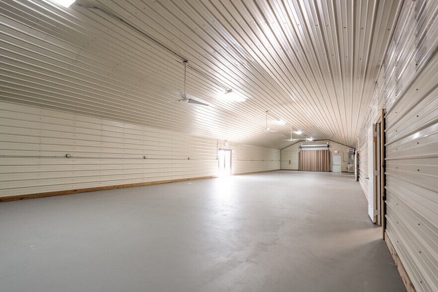 More Photos Of 21040 Loop 494, New Caney Warehouse For Lease