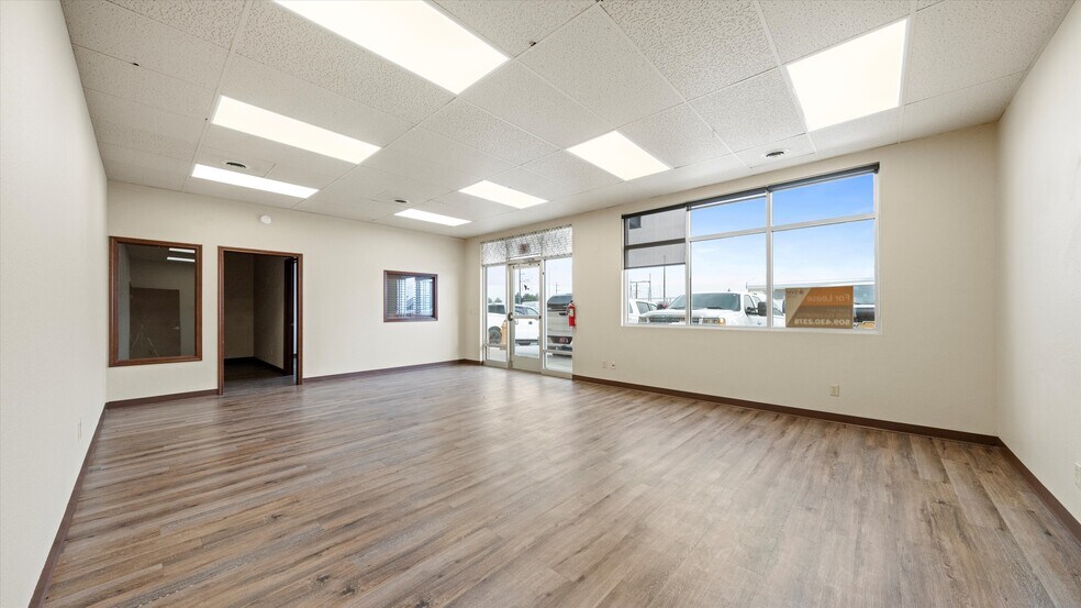 More Photos Of 8318 Gage Blvd, Kennewick Storefront Retail Office For Lease