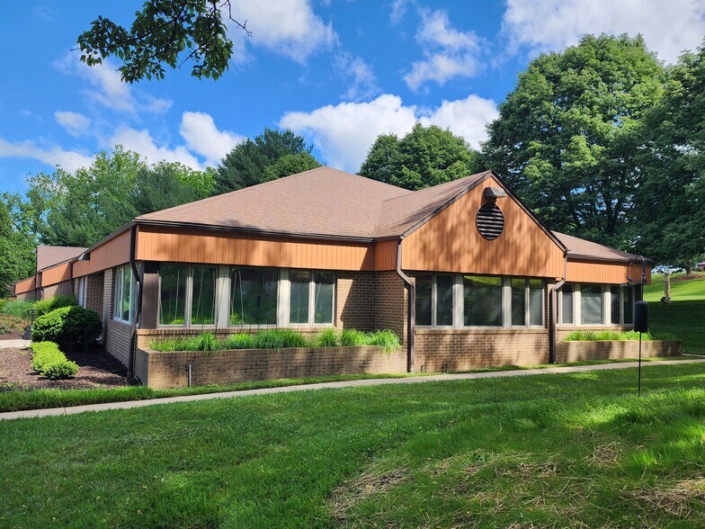 More Photos Of 5405 Twin Knolls Rd, Columbia Medical For Lease