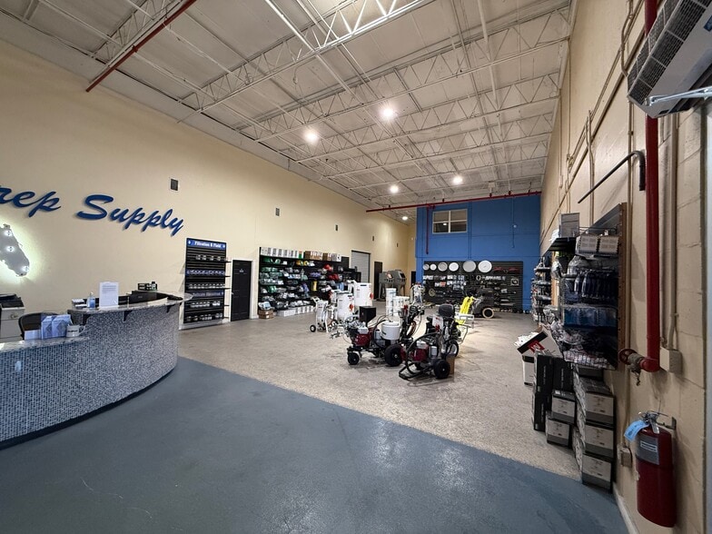 More Photos Of 2 US Highway 17 92 N, Haines City Showroom For Sale