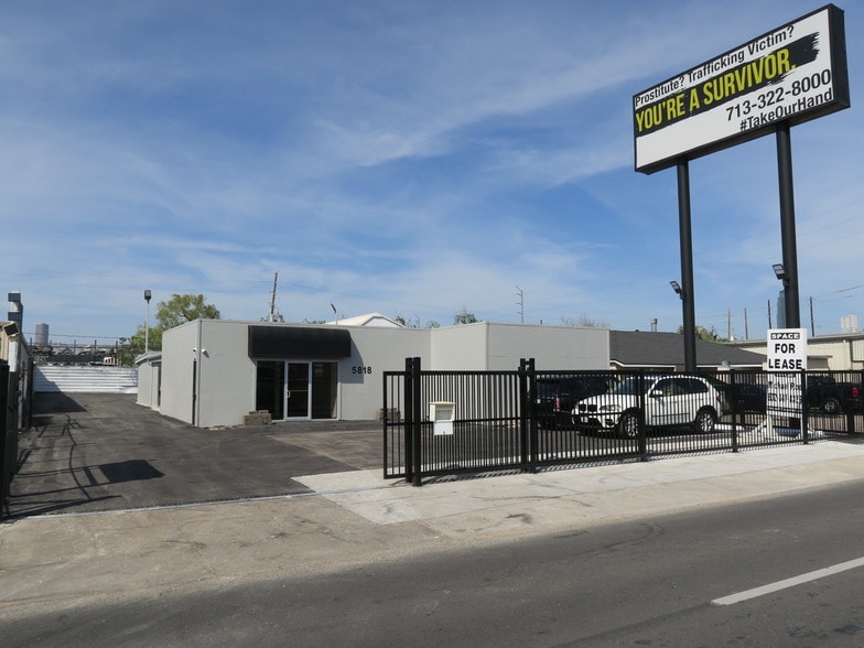 Primary Photo Of 5818 Southwest Fwy, Houston Showroom For Lease