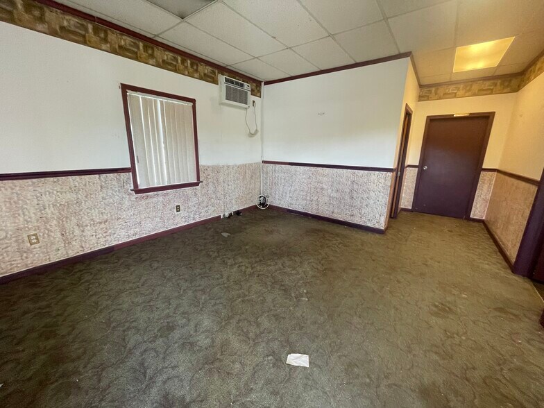 More Photos Of 500 Norwich Ave, Taftville Unknown For Lease
