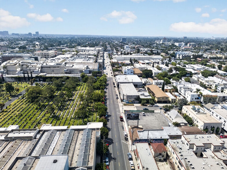 More Photos Of 959 Gower St, Los Angeles Auto Repair For Lease