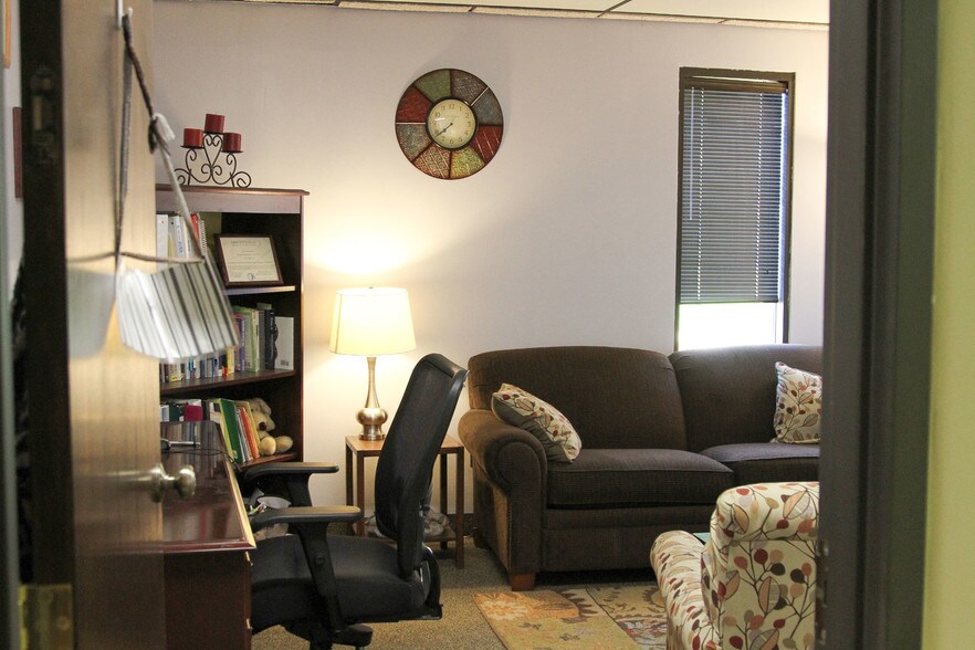 More Photos Of 1652 Greenview Dr SW, Rochester Office For Lease