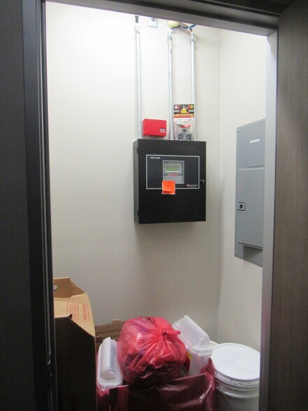 More Photos Of 595 W FM 120, Pottsboro Office For Lease