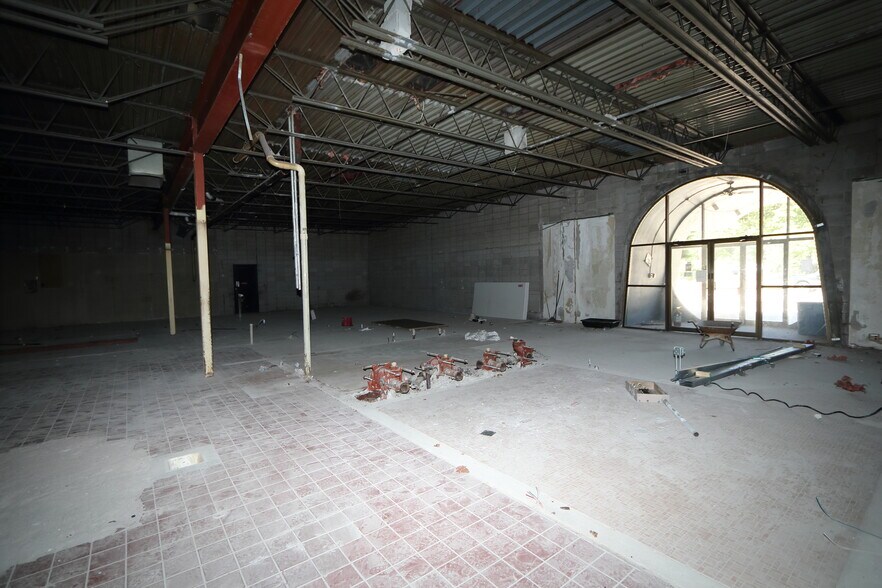 More Photos Of 375 Gin Chan Ave, Muskegon Restaurant For Sale