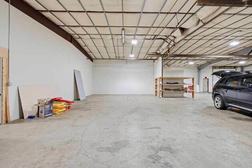 More Photos Of 5823 N Florida St, Spokane Manufacturing For Lease