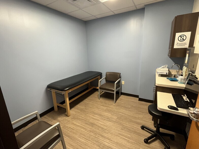 More Photos Of 6342-6360 Lonas Spring Dr, Knoxville Office For Sale