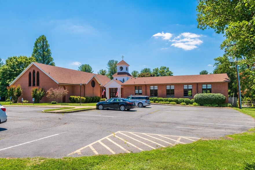 Primary Photo Of 37018 Glendale St, Purcellville Religious Facility For Lease