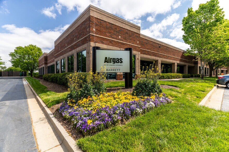 Primary Photo Of 2015 Vaughn Rd, Kennesaw Unknown For Lease