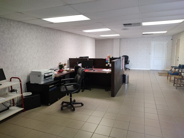 More Photos Of 1210 Madison St, Shelbyville Freestanding For Sale