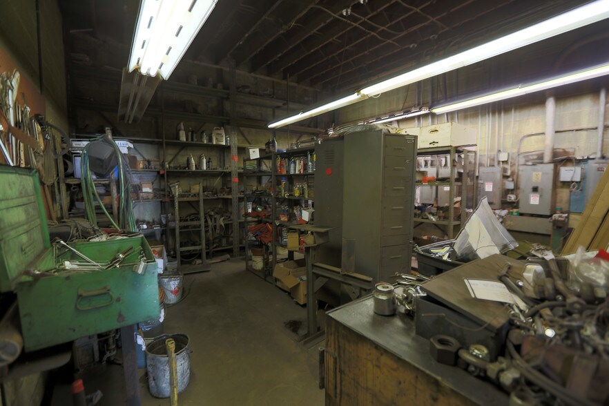 More Photos Of 633 Fellows Ave, Hanover Township Warehouse For Sale