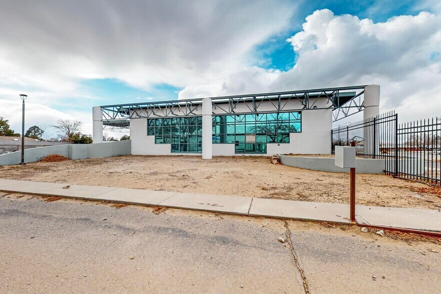 More Photos Of 6410 Gibson Blvd SE, Albuquerque Bank For Sale